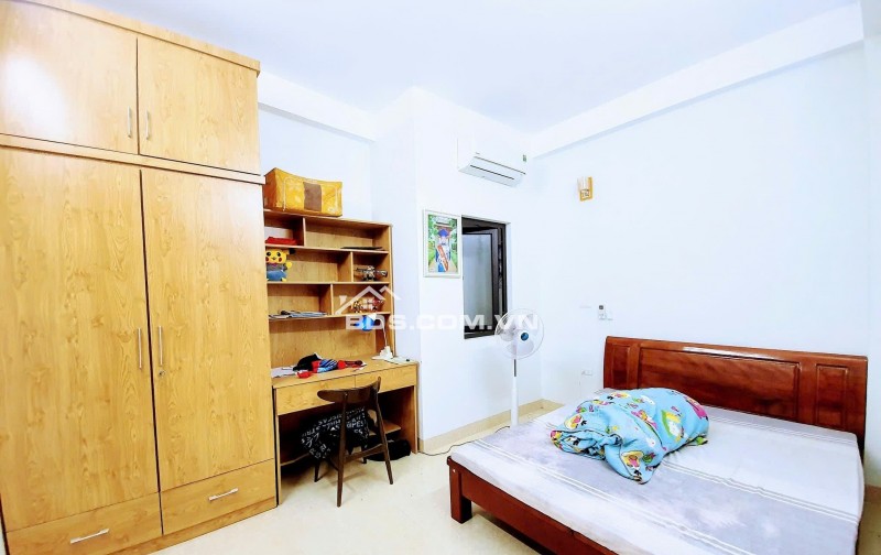 Siêu phẩm –Bán nhà 5 tầng mới coong  - Ngõ 68 nguyễn văn Linh – Giá sập sàn 4,x tỷ